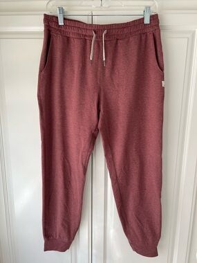 Vuori Performance Joggers in Burgundy